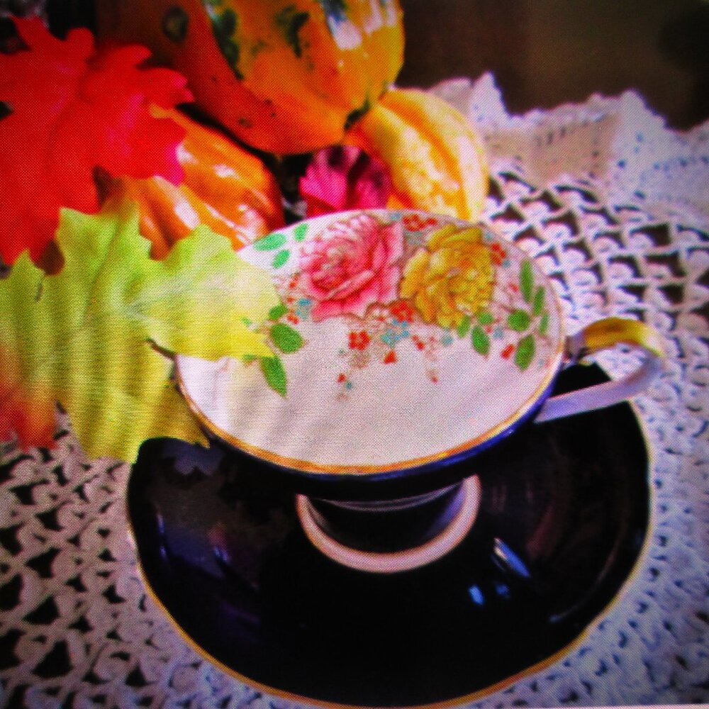 Vtg Aynsley bone china teacup midnight blue large cabbage roses & raised flowers